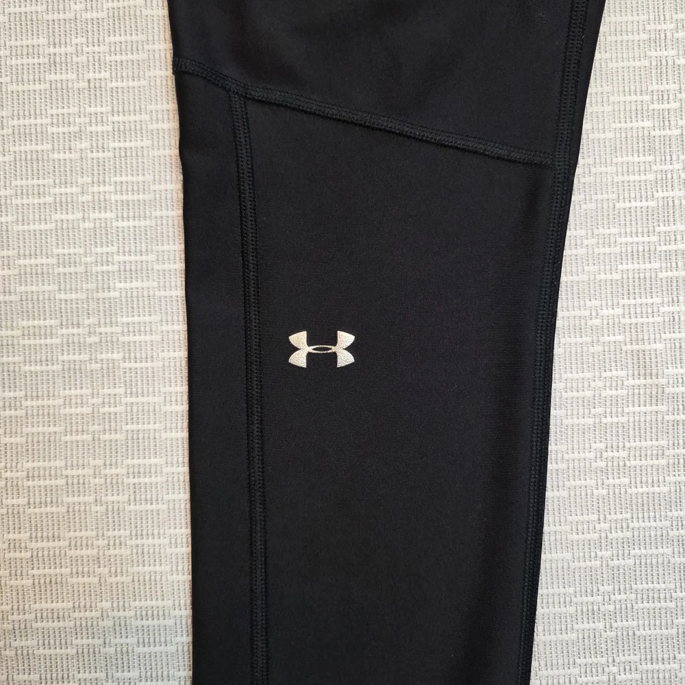 Under Armour HeatGear Cropped Leggings, Black, Size Small - Picture 3 of 3